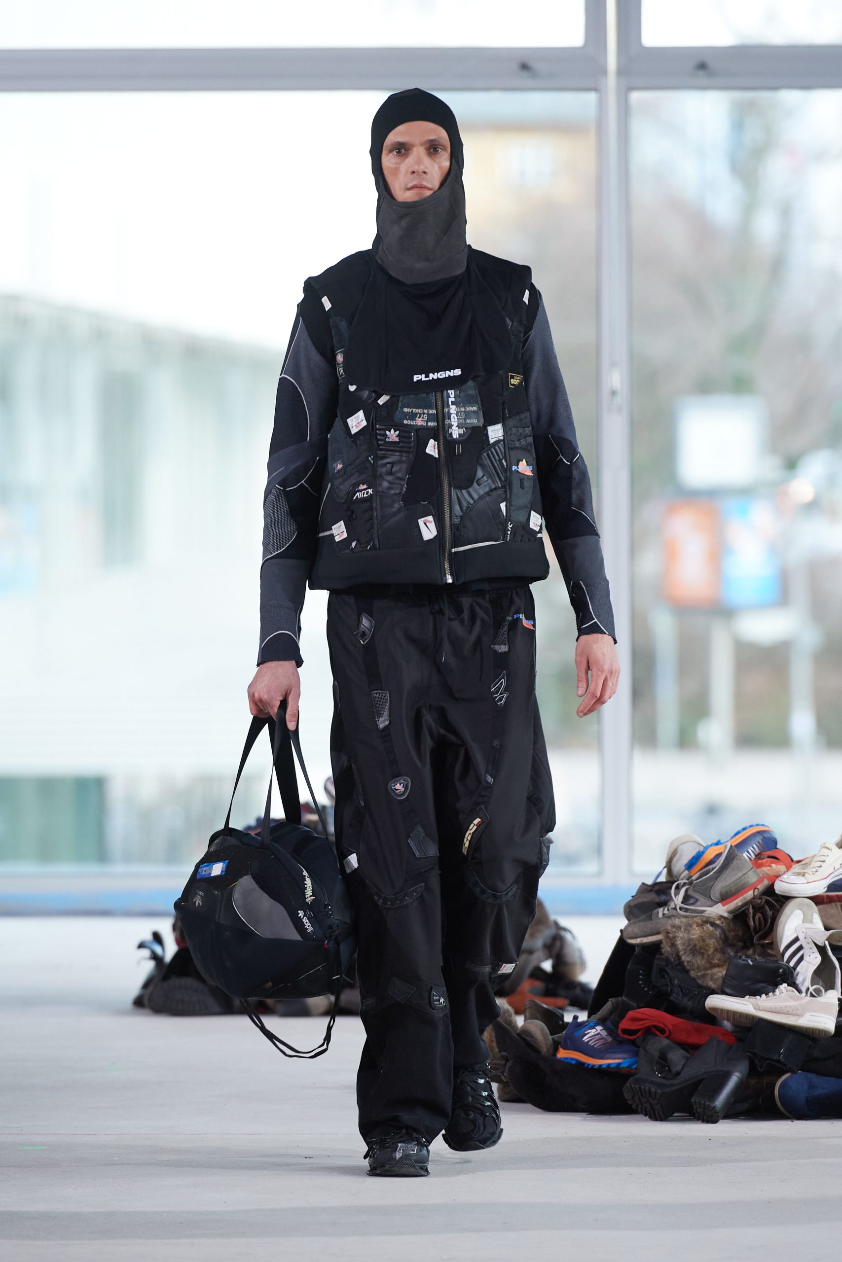 PLNGNS VEST MADE OF SNEAKER TONGUES - Image 2